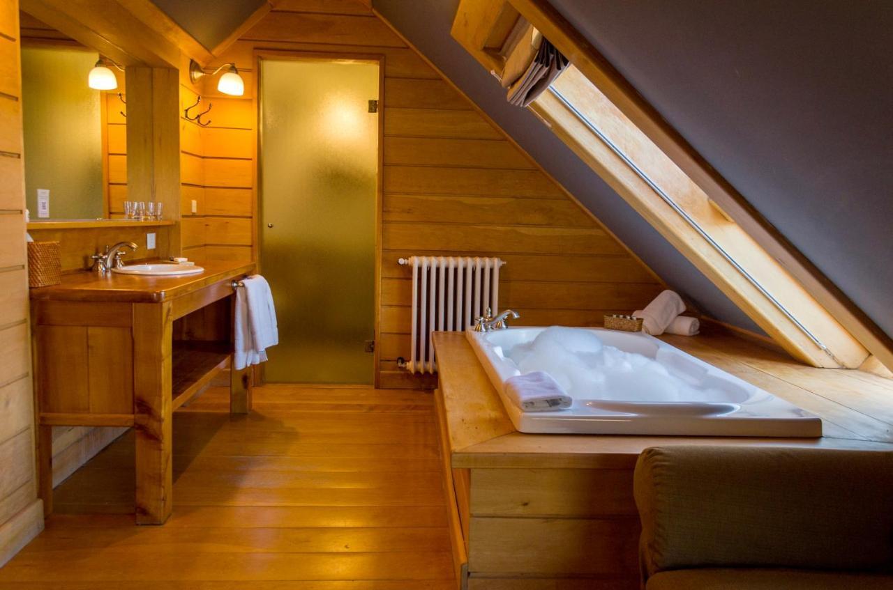 Correntoso & River Hotel