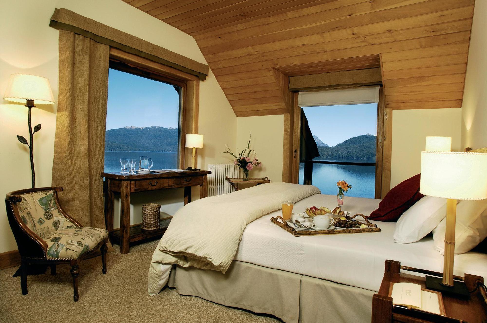 Correntoso & River Hotel